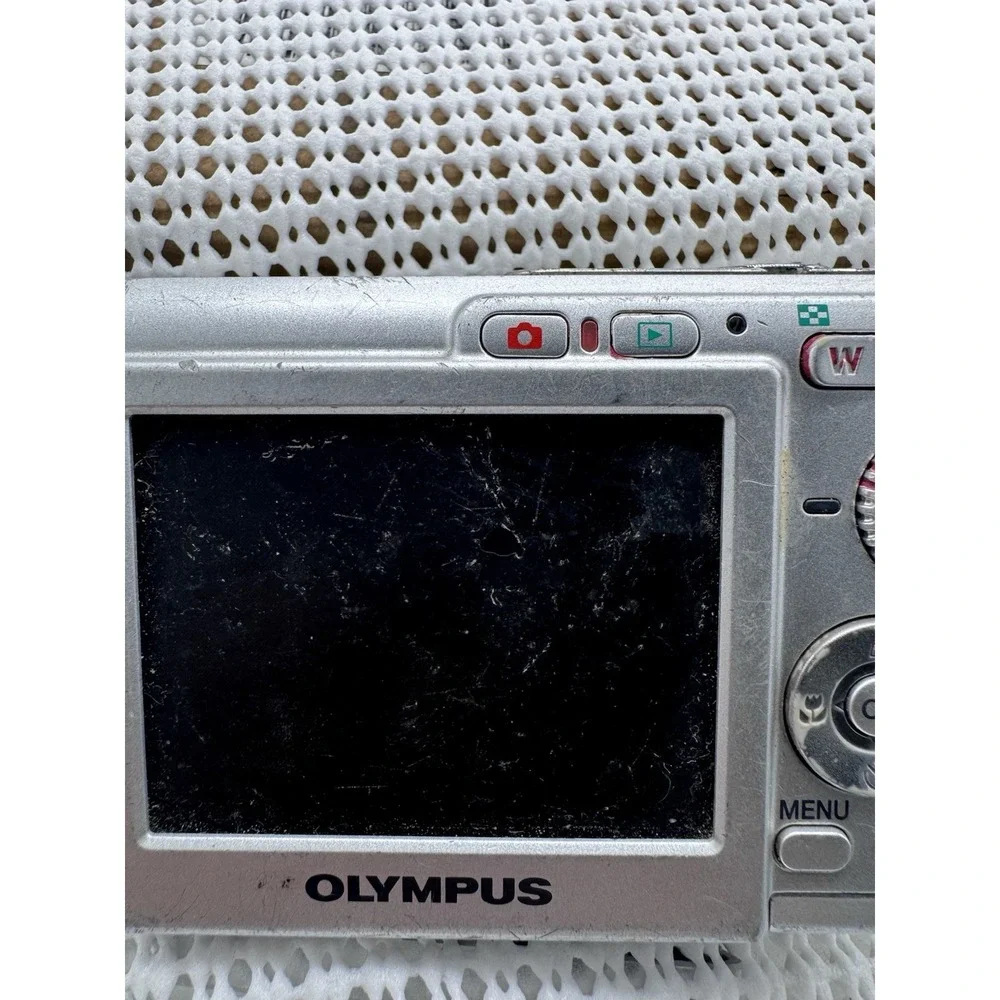 Olympus FE-180 6MP Digital Camera Parts Repair Powers On No Display Untested